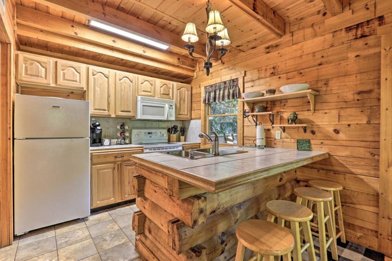 Cabin With Hot Tub And Deck, 3 Mi To Pigeon Forge Sevierville Exterior foto