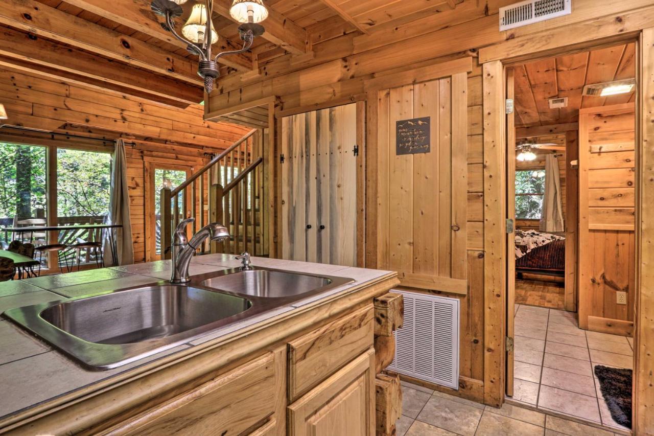 Cabin With Hot Tub And Deck, 3 Mi To Pigeon Forge Sevierville Exterior foto