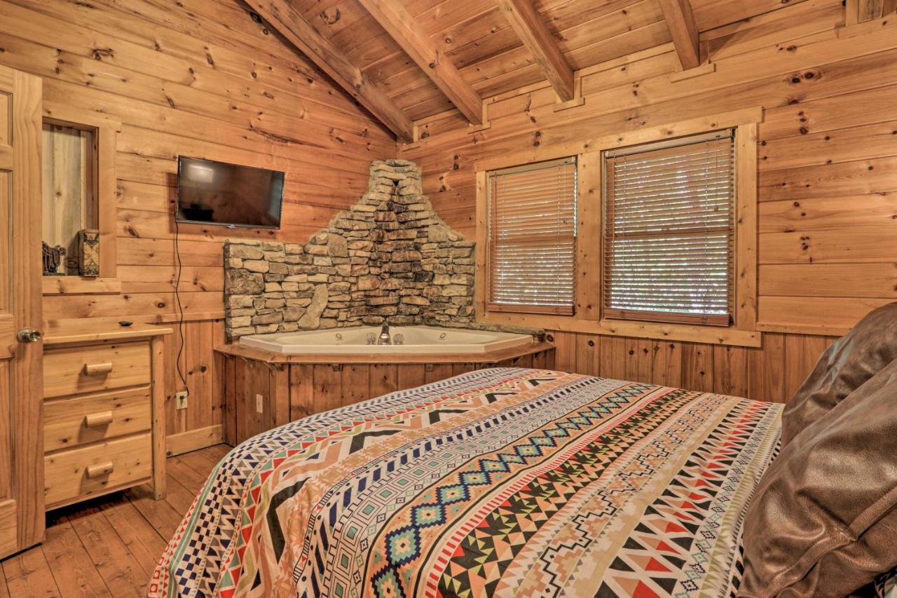 Cabin With Hot Tub And Deck, 3 Mi To Pigeon Forge Sevierville Exterior foto